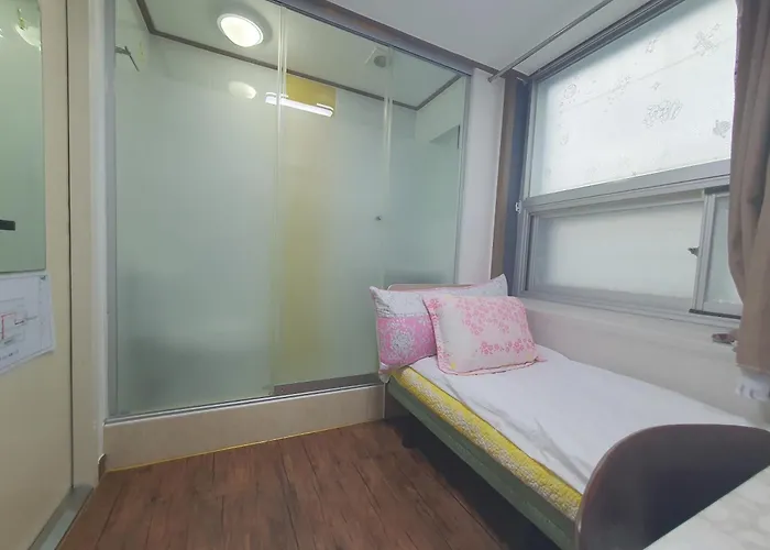 Casa de hóspedes Sinsa Stay- Female Only Seul
